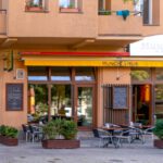Restaurant Aussenansicht mit Bestuhlung im Außenbereich zu mieten in Berlin