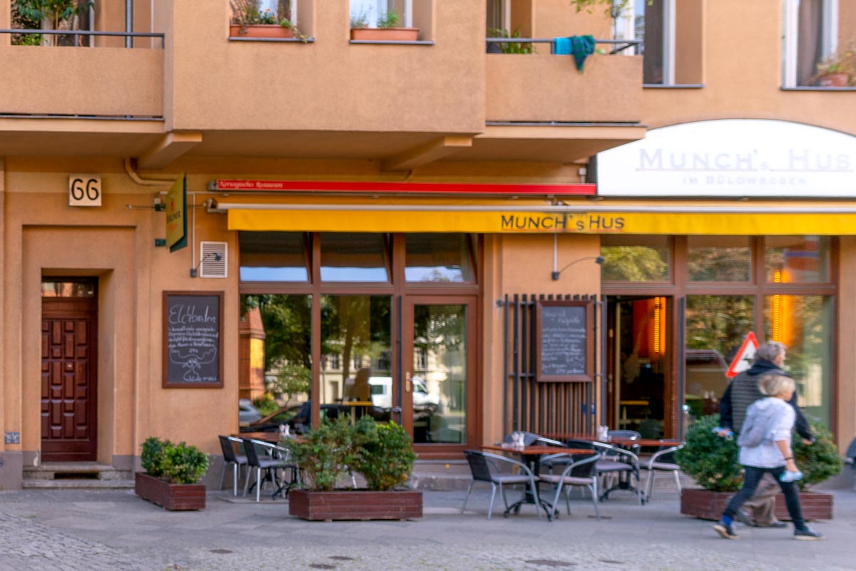 Restaurant Aussenansicht mit Bestuhlung im Außenbereich zu mieten in Berlin